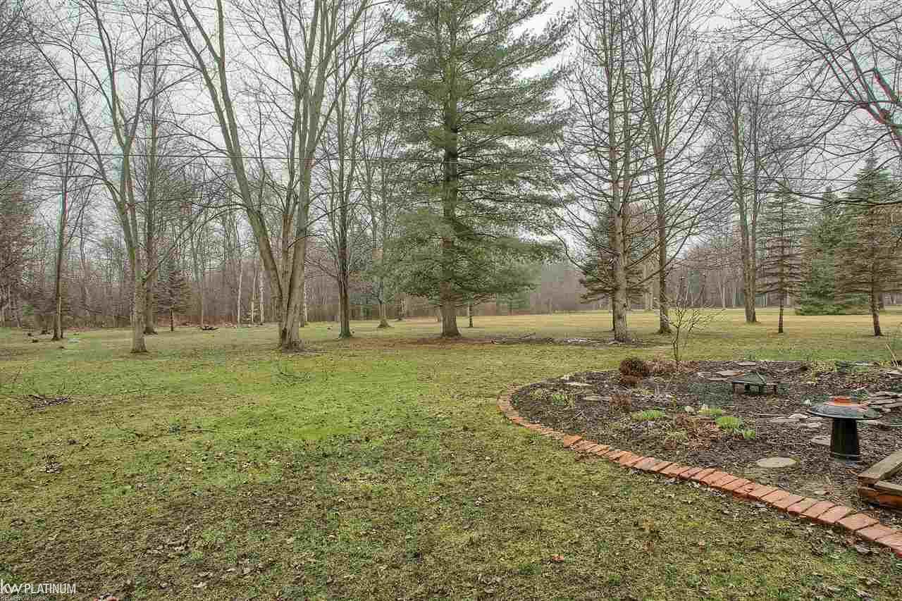 9731 Bartel Road Columbus, MI 48063 - Photo 35 of 41 31376946-34.JPG