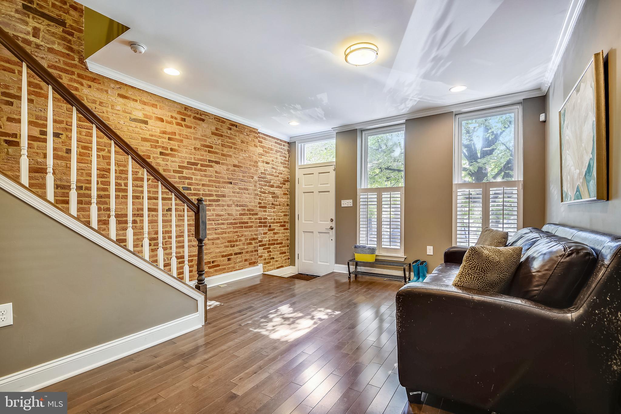 2904 Keswick Road Baltimore, MD 21211 - Photo 4 of 42 Bright Living Room