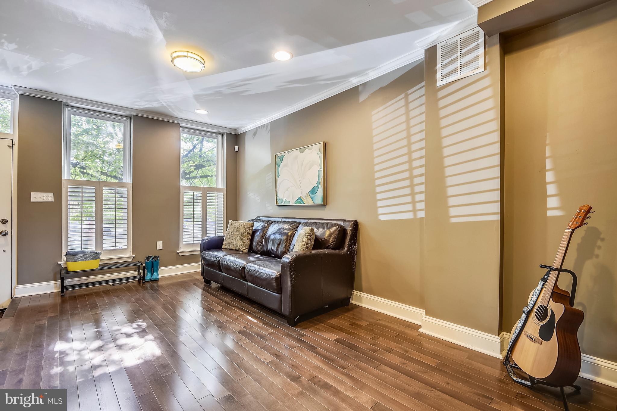 2904 Keswick Road Baltimore, MD 21211 - Photo 5 of 42 Bright & Large Living Room