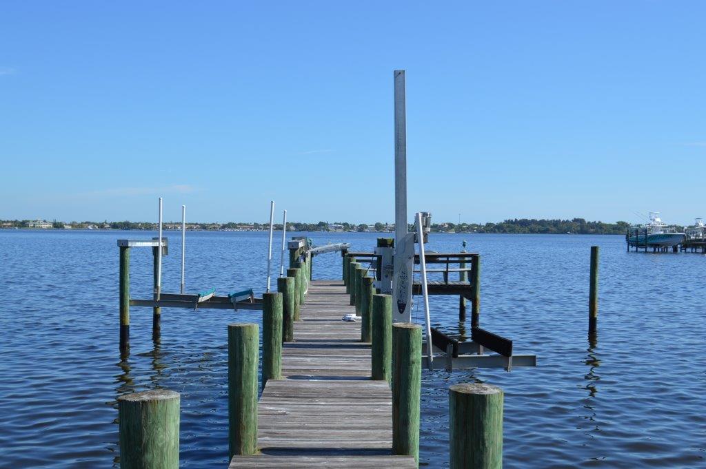 1535 Southeast Riverside Drive Stuart, FL 34996 - Photo 2 of 21 008