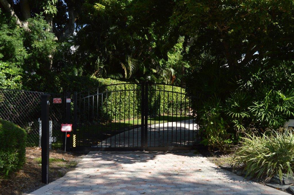 1535 Southeast Riverside Drive Stuart, FL 34996 - Photo 3 of 21 001