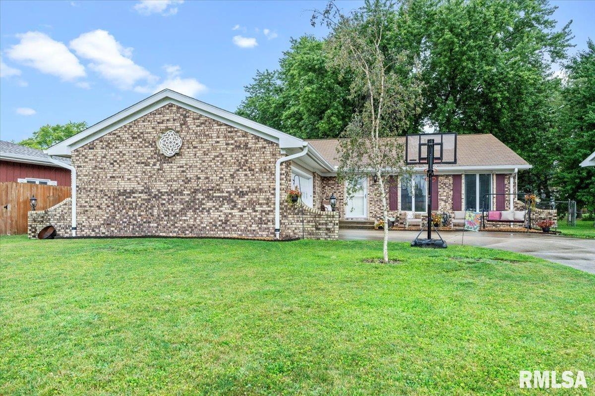 813 Freemans Farm Road Springfield, IL 62704 - Photo 3 of 29