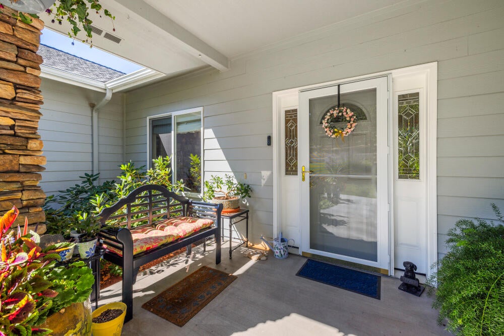 10046 Dowitcher Road Klamath Falls, OR 97601 - Photo 3 of 73 10046DowitcherRd-5
