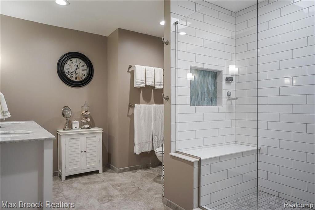 36186 Fredericksburg Road Farmington Hills, MI 48331 - Photo 19 of 38