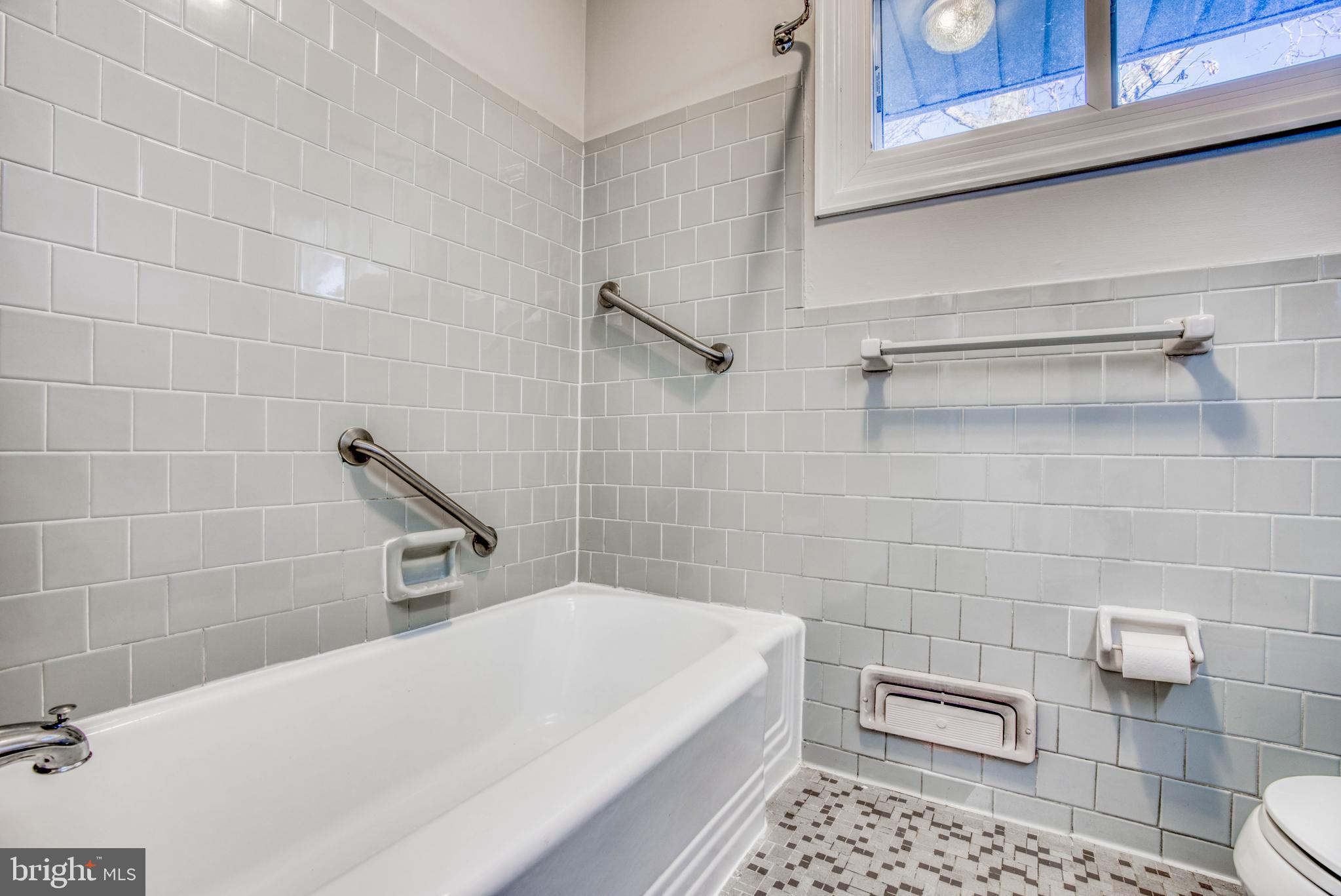1811 Reuter Road Lutherville-Timonium, MD 21093 - Photo 24 of 37 Full bath.