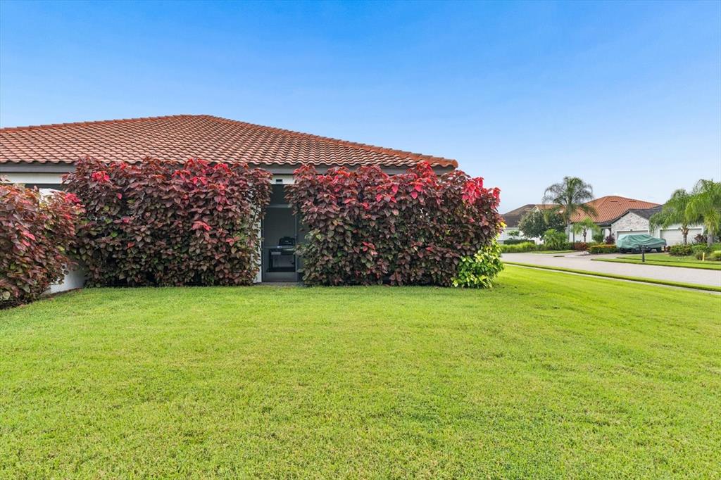 2324 Springhaven Lane Lakewood Ranch, FL 34211 - Photo 8 of 62 Gallery Image 8