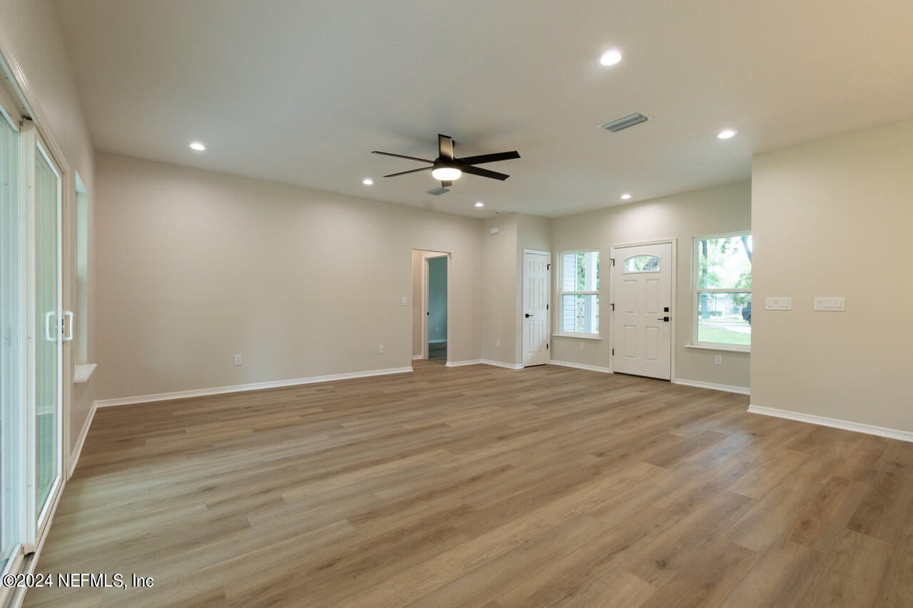 23 River Road Orange Park, FL 32073 - Photo 14 of 39 FR HALLWAY