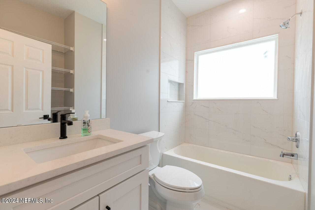 23 River Road Orange Park, FL 32073 - Photo 34 of 39 GUEST BA VANITY TUB