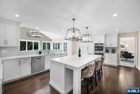 $2,500,000 | 739 Shoshone Trail, Franklin Lakes, NJ 07417