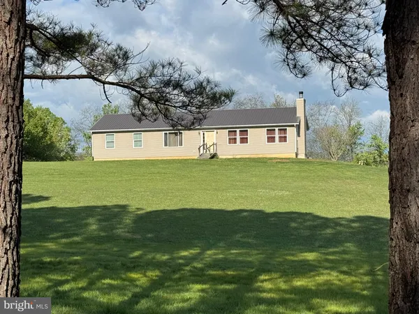 $300,000 | 1660 Highland Ridge Road, Berkeley Springs, WV 25411
