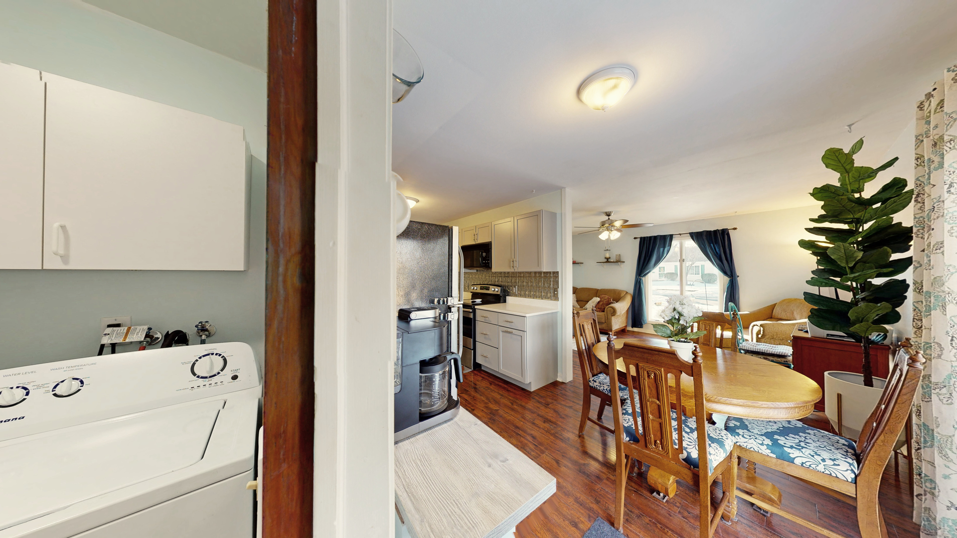 35 Winrock Road Montgomery, IL 60538 - Photo 26 of 37 a view of kitchen and dining room with furniture
