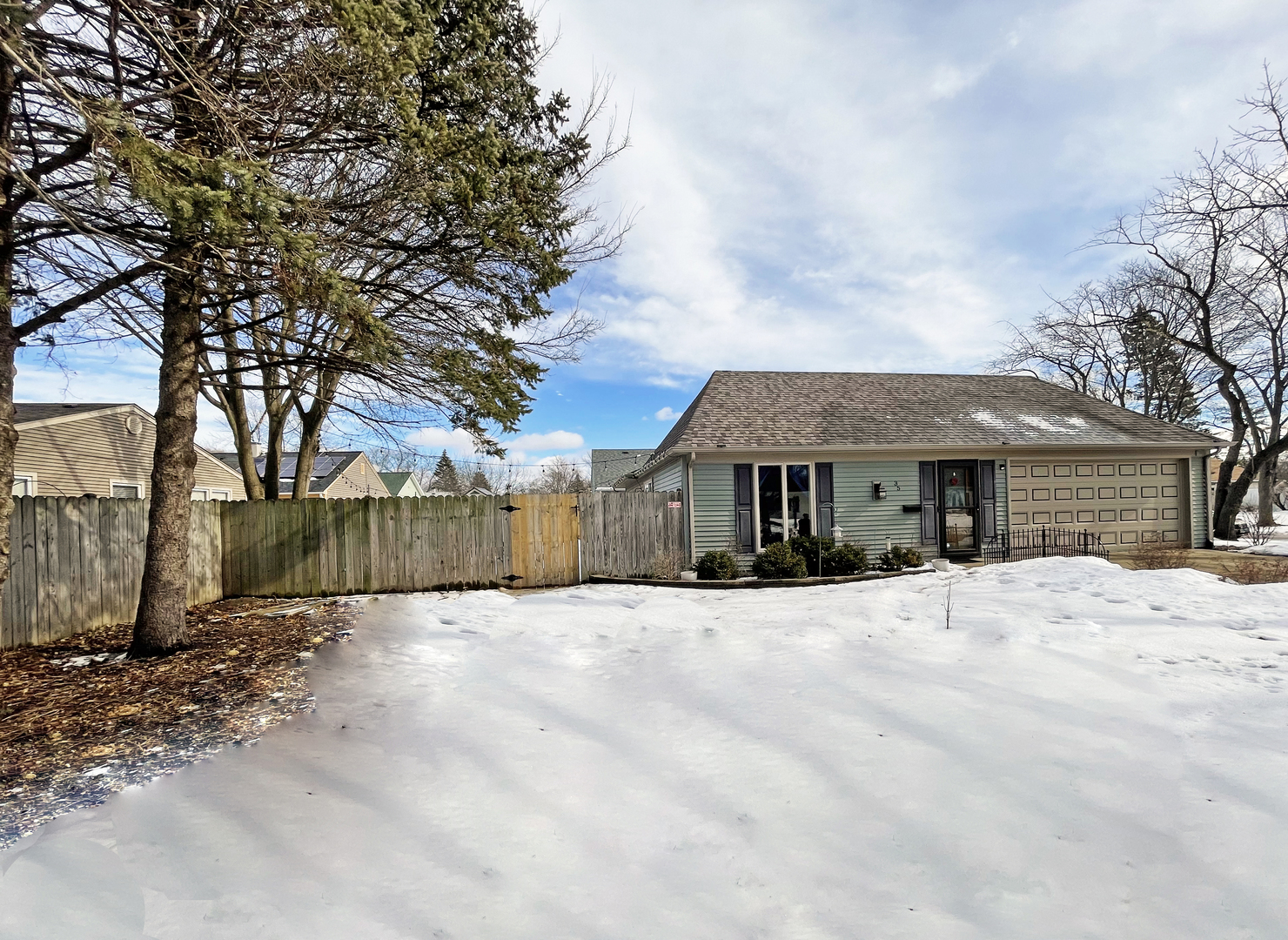 35 Winrock Road Montgomery, IL 60538 - Photo 37 of 37 a front view of a house with a yard