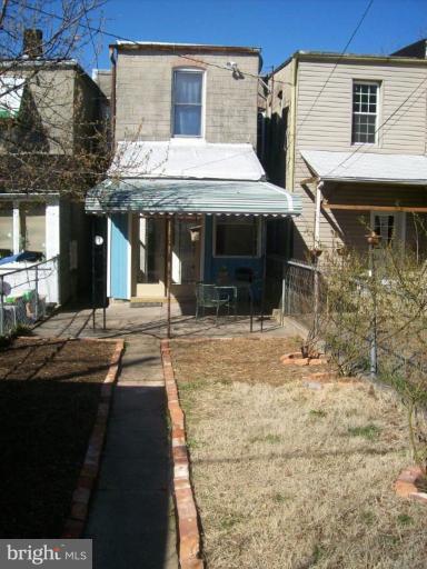 Exterior (Rear)