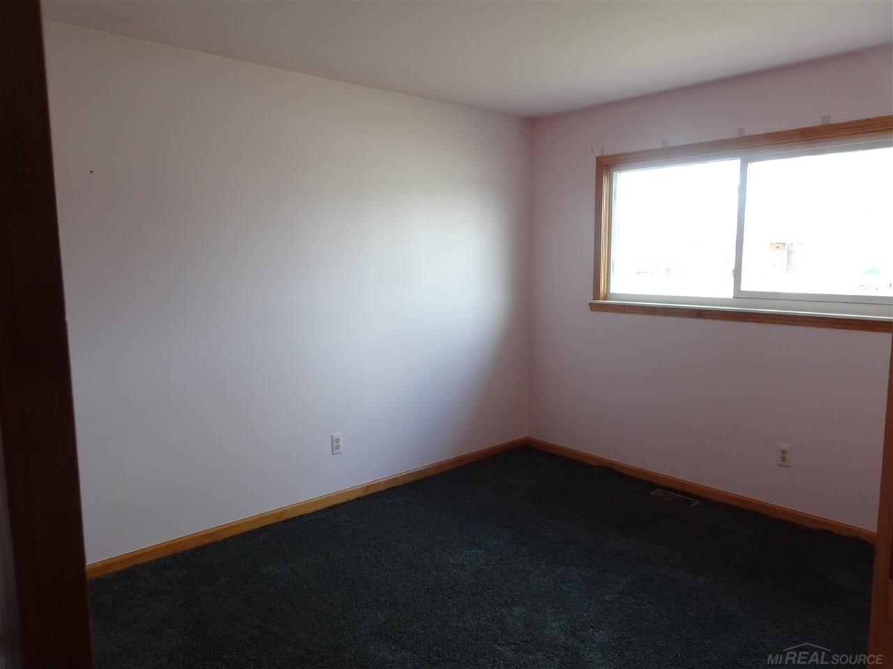 25003 Rubin Road Warren, MI 48089 - Photo 6 of 19 31314463-5.JPG
