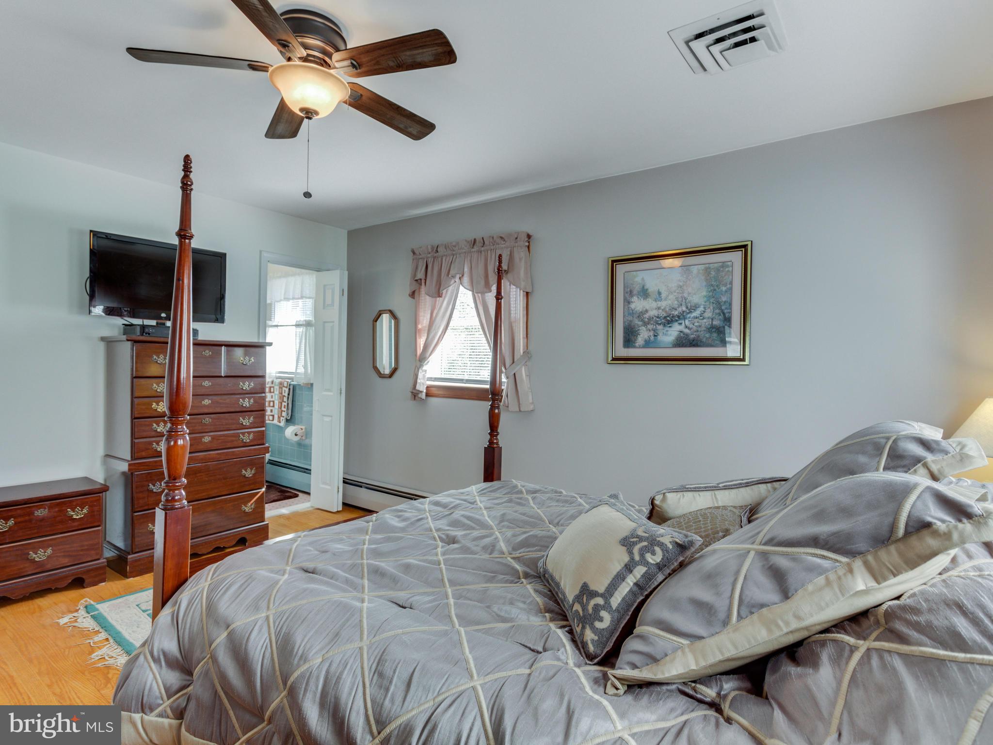 919 Ednor Road Silver Spring, MD 20905 - Photo 16 of 30 Bedroom (Master)