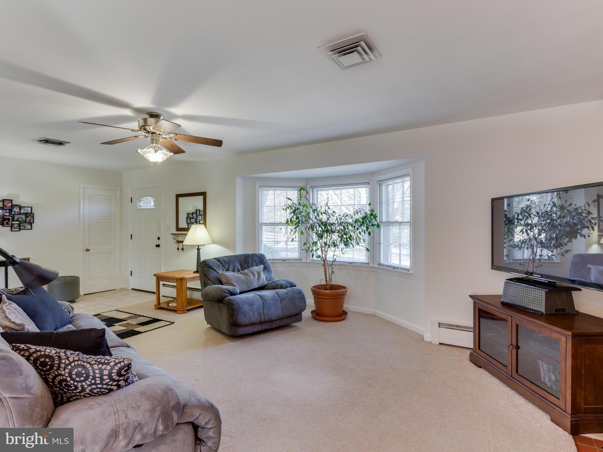 919 Ednor Road Silver Spring, MD 20905 - Photo 4 of 30 Living Room