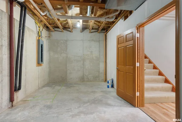 $305,000 | 1102 2nd Street, Moline, IL 61265