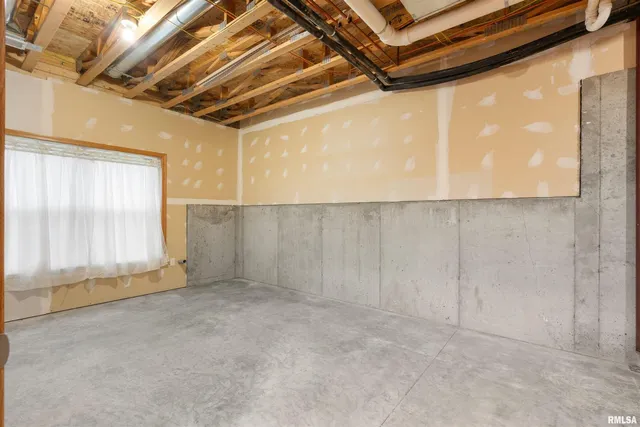 $305,000 | 1102 2nd Street, Moline, IL 61265