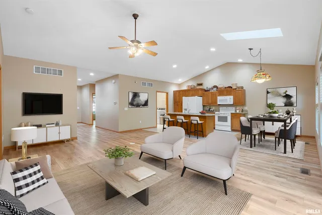 $305,000 | 1102 2nd Street, Moline, IL 61265