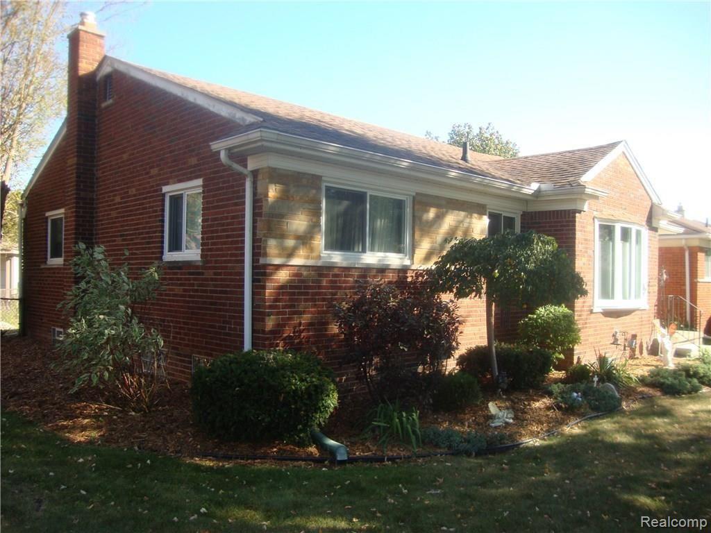 24804 Ridgecroft Avenue Eastpointe, MI 48021 - Photo 4 of 29