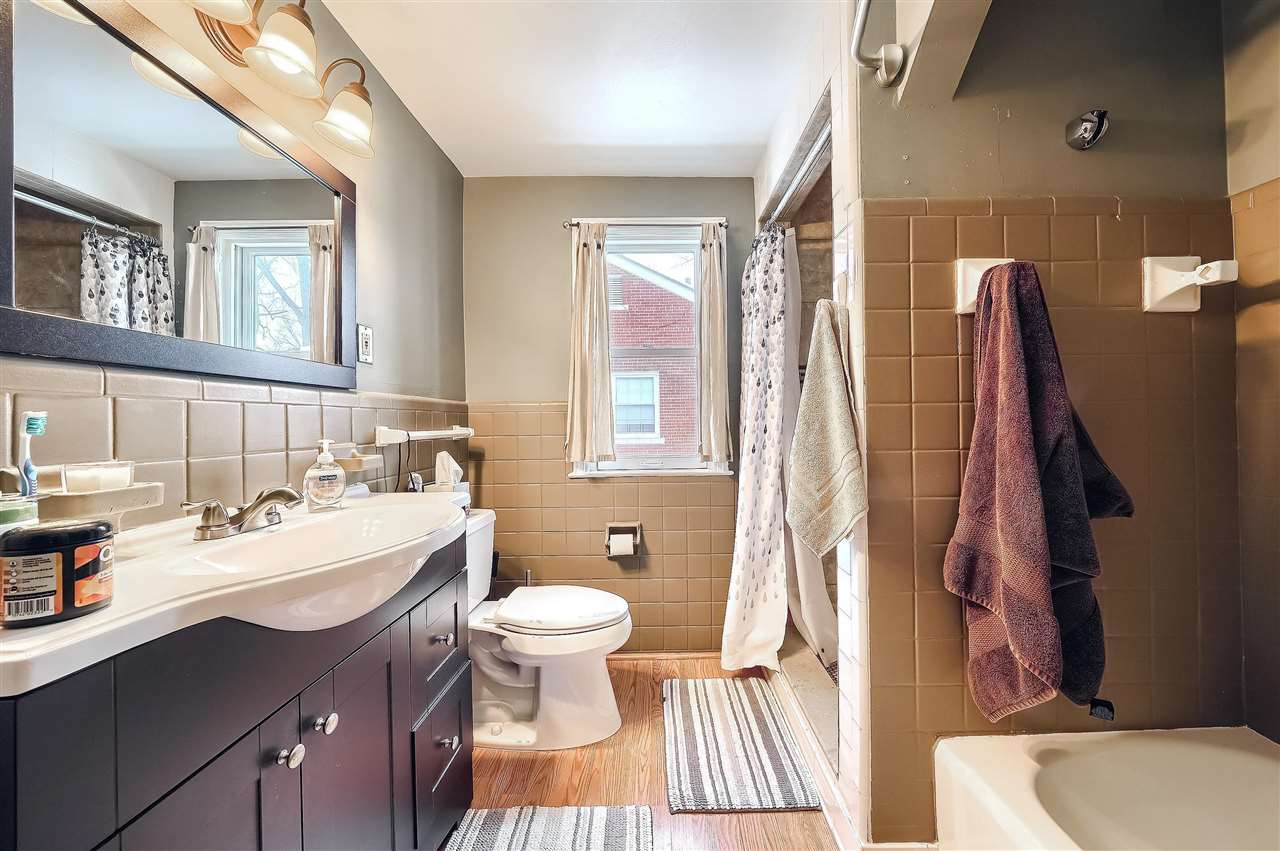 1861 Broadstone Road Grosse Pointe, MI 48236 - Photo 30 of 59 50065770-29.JPG