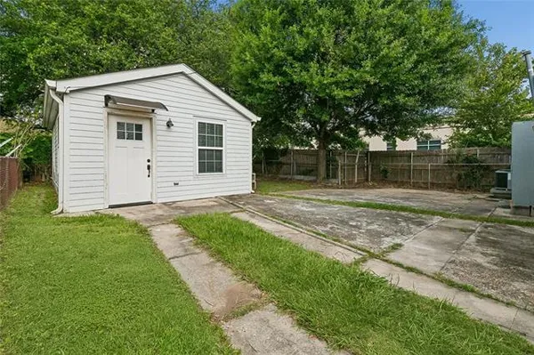 $900 | 300 Maine Street, Unit B, Jefferson, LA 70121