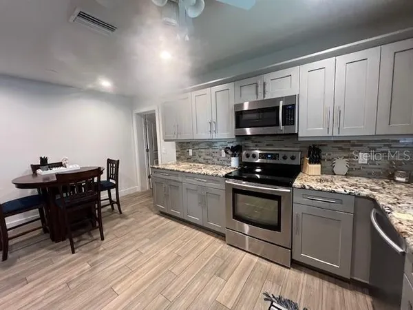 $2,295 | 6030 Carlton Avenue, Sarasota, FL 34231