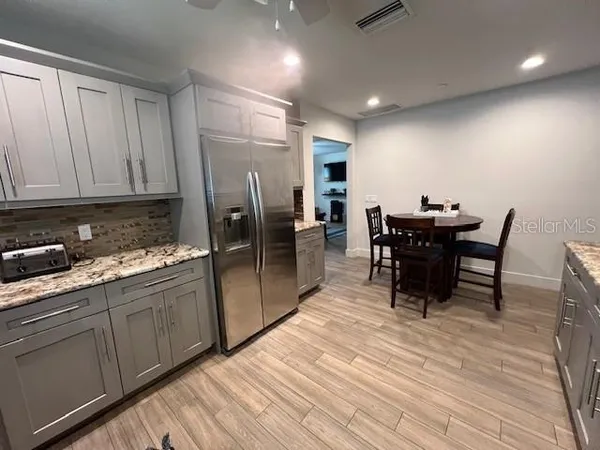$2,295 | 6030 Carlton Avenue, Sarasota, FL 34231