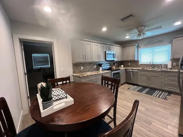 $2,295 | 6030 Carlton Avenue, Sarasota, FL 34231