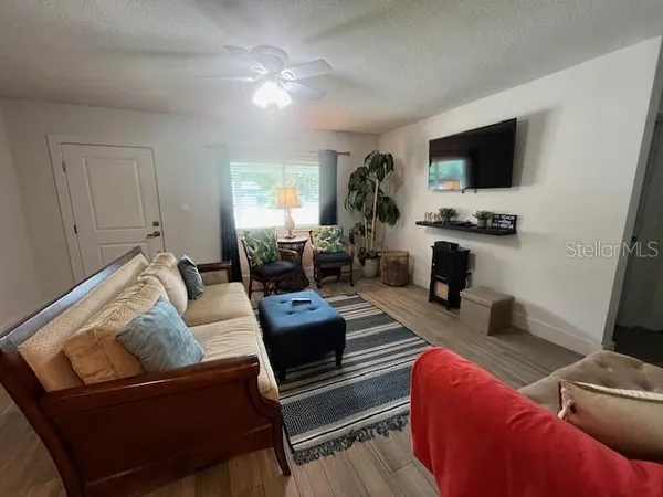 $2,295 | 6030 Carlton Avenue, Sarasota, FL 34231