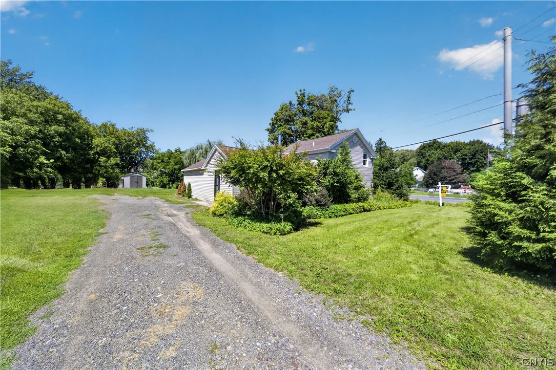 3223 Amber Road Onondaga, NY 13108 - Photo 3 of 42 Gallery Image 3