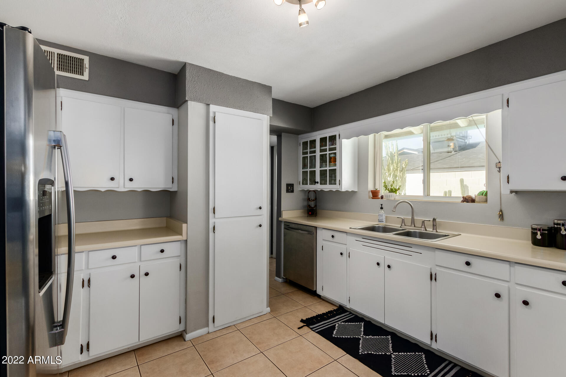 1646 East Rovey Avenue Phoenix, AZ 85016 - Photo 4 of 26 18- Rovey