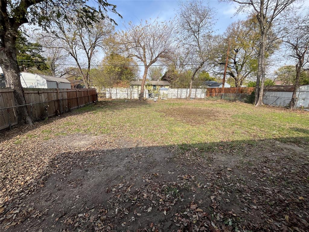1107 Calle Real Mesquite, TX 75149 - Photo 24 of 24 a view of yard covered with snow