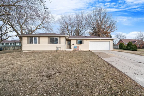 $319,900 | 355 15th Street Northeast, Owatonna, MN 55060