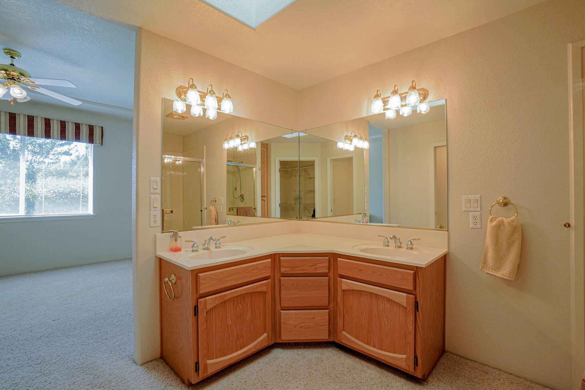 2398 Springbrook Road, Unit 4 Medford, OR 97504 - Photo 15 of 27 primary bath 2
