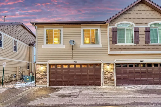 a view of an house with a yard