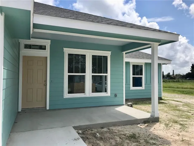 a view of a house with a backyard