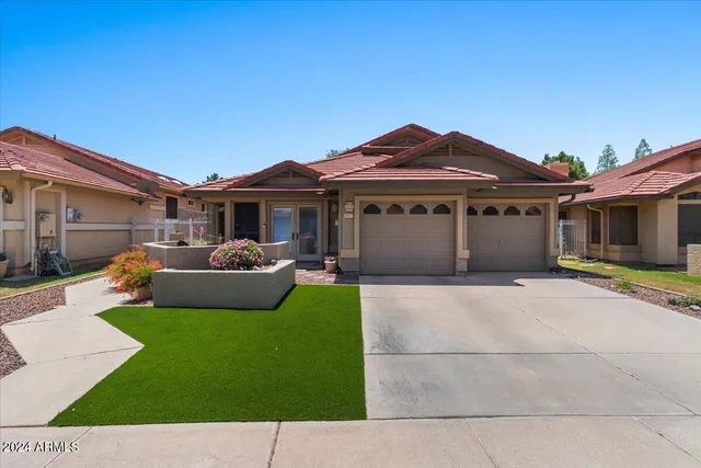 $3,895 | 687 North May Street, Chandler, AZ 85226