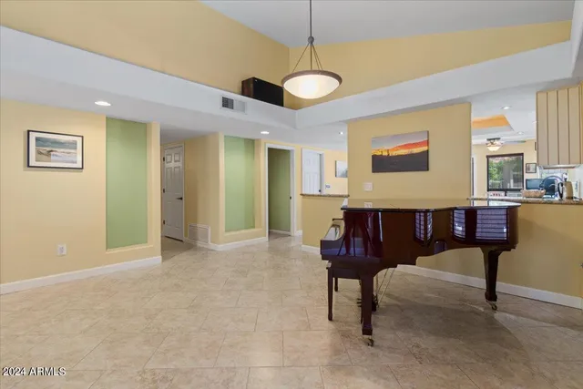 $3,895 | 687 North May Street, Chandler, AZ 85226