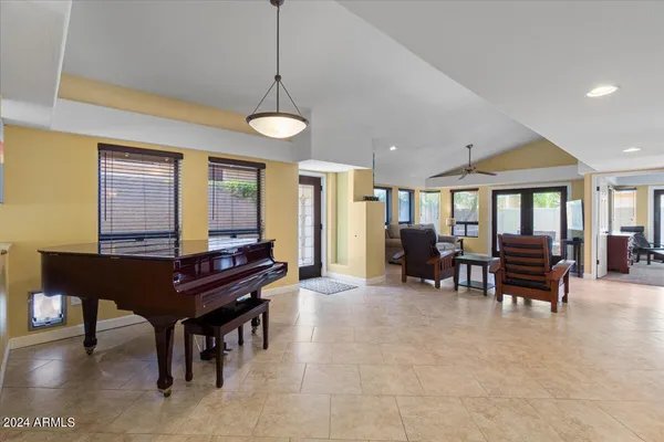 $3,895 | 687 North May Street, Chandler, AZ 85226