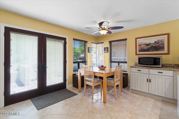 $3,895 | 687 North May Street, Chandler, AZ 85226