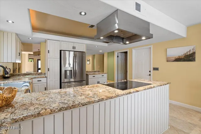 $3,895 | 687 North May Street, Chandler, AZ 85226