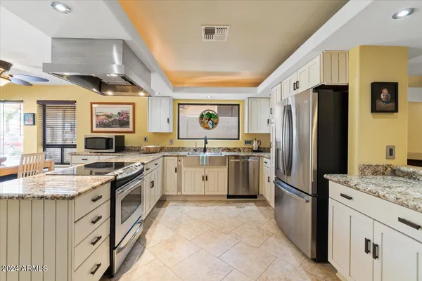 $3,895 | 687 North May Street, Chandler, AZ 85226