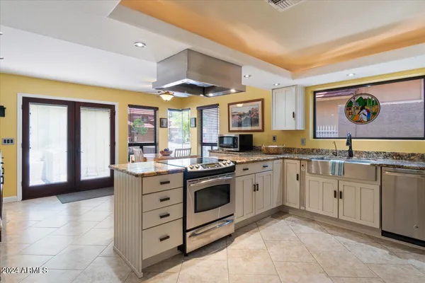 $3,895 | 687 North May Street, Chandler, AZ 85226