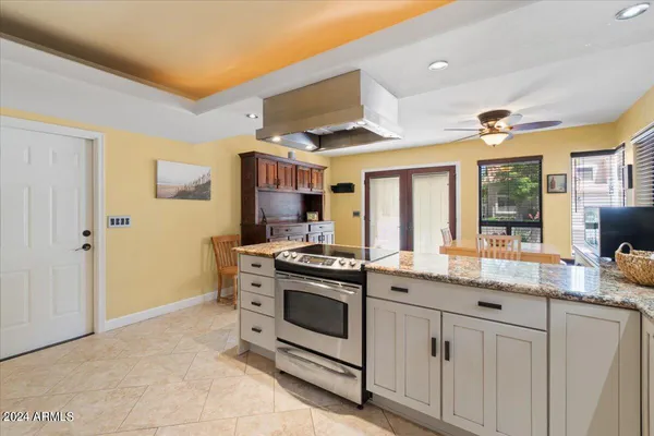 $3,895 | 687 North May Street, Chandler, AZ 85226