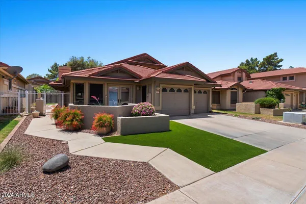 $3,895 | 687 North May Street, Chandler, AZ 85226