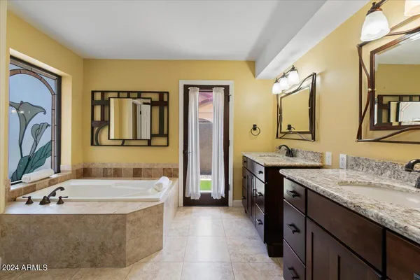 $3,895 | 687 North May Street, Chandler, AZ 85226