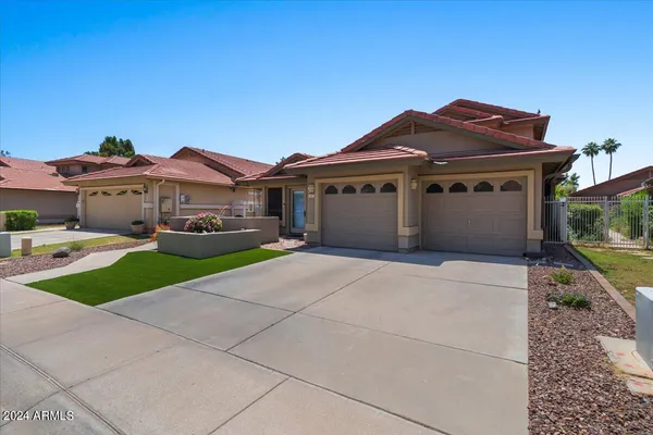 $3,895 | 687 North May Street, Chandler, AZ 85226