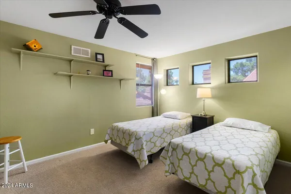 $3,895 | 687 North May Street, Chandler, AZ 85226