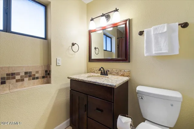 $3,895 | 687 North May Street, Chandler, AZ 85226